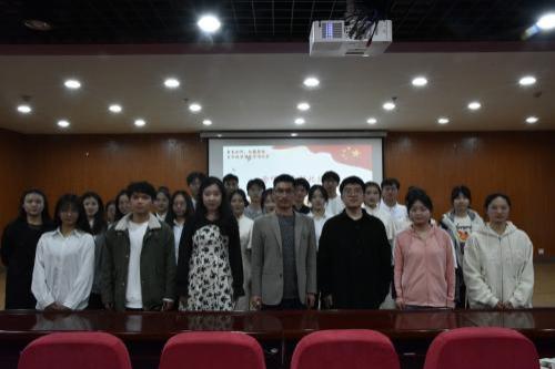 b147c5cf656c4bf69aa5ff25b63f27a7.jpg 获奖同学合照.jpg
